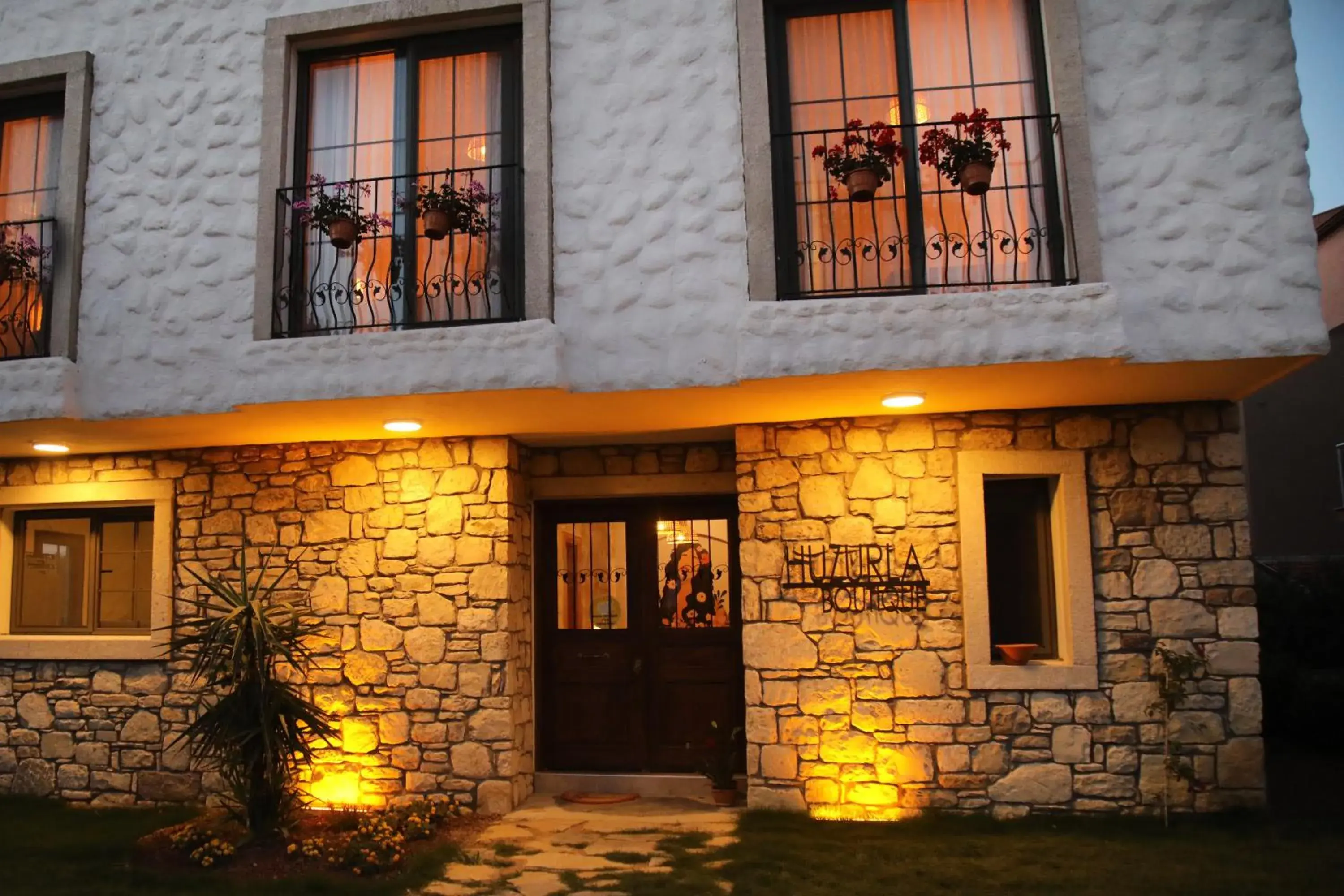 Property building in Huzurla otel